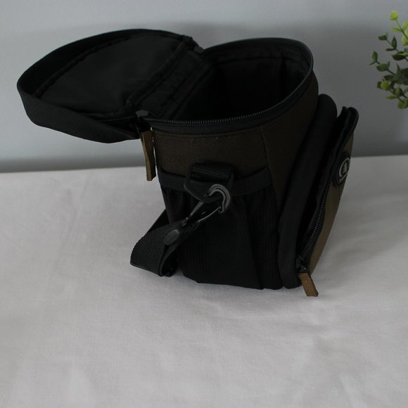 Tamrac Aero Carrying Case for Camera - Picture 3 of 12